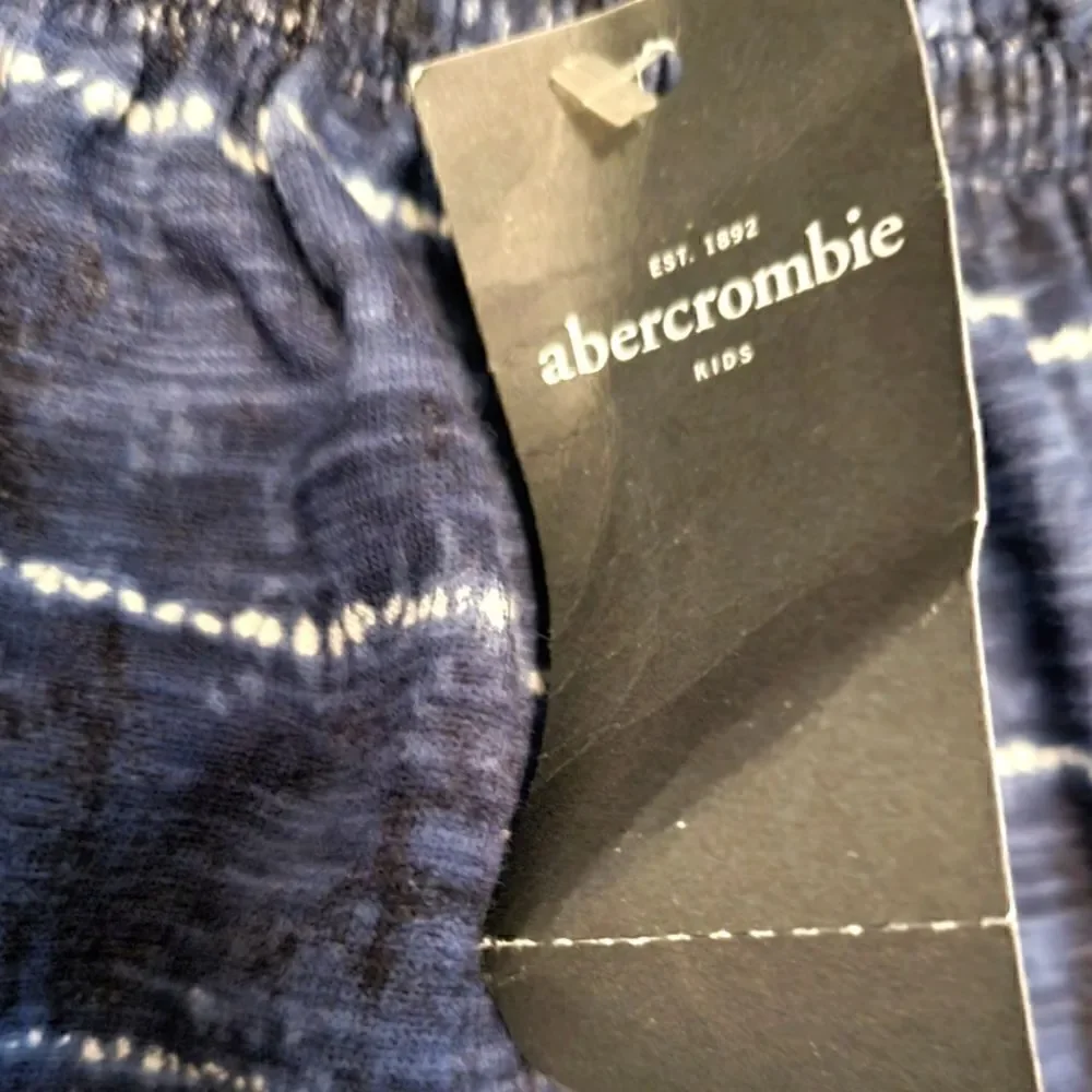NWT ABERCROMBIE KIDS BLUE AND WHITE WIDE NECK SHIRT SZ. 13/14